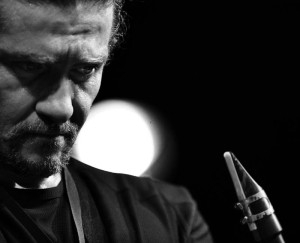Ritratto di Javier Girotto (ph Andrea Boccalini)