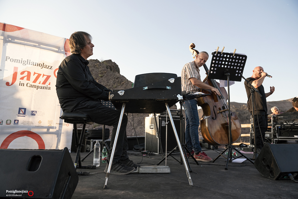 Avishai Cohen e Raiz con Francesco NastroMmiezo/BaemtzaPomigliano Jazz Festival 22Cratere del Vesuvio | Ercolano