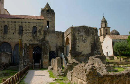 I concerti di Pomigliano Jazz alle Basiliche Paleocristiane. Visite guidate sospese per lavori di restauro.
